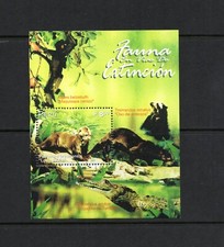 S4174   Peru   2002   Endangered animals   SHEET   MNH