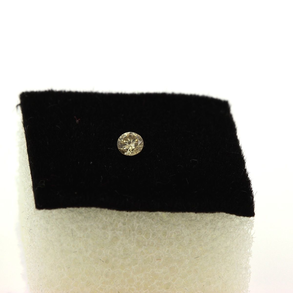 Diamant jaune IF d'Afrique 0.07 cts, une gemme de collection pour bague de luxe