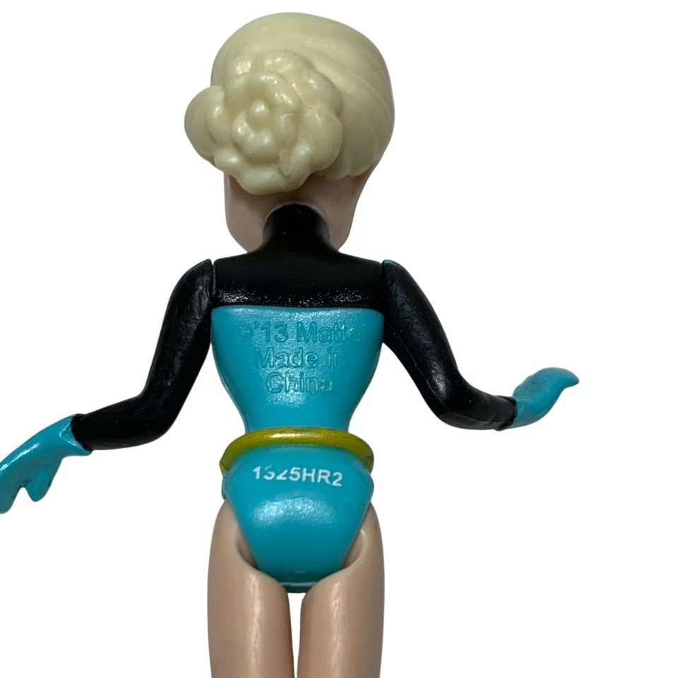 Disney Frozen Elsa of Arendelle Magic Clip Polly Pocket Doll 2013 Action Figure - Image 4 of 4