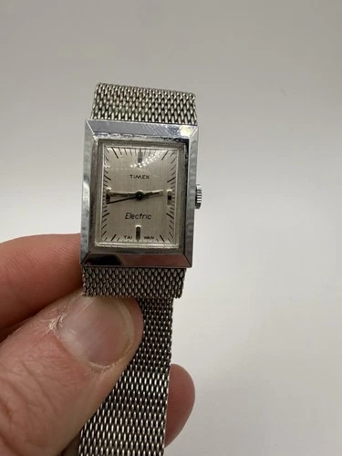 Vintage 1977 Timex Electric Women's Watch Silver Mesh Bracelet