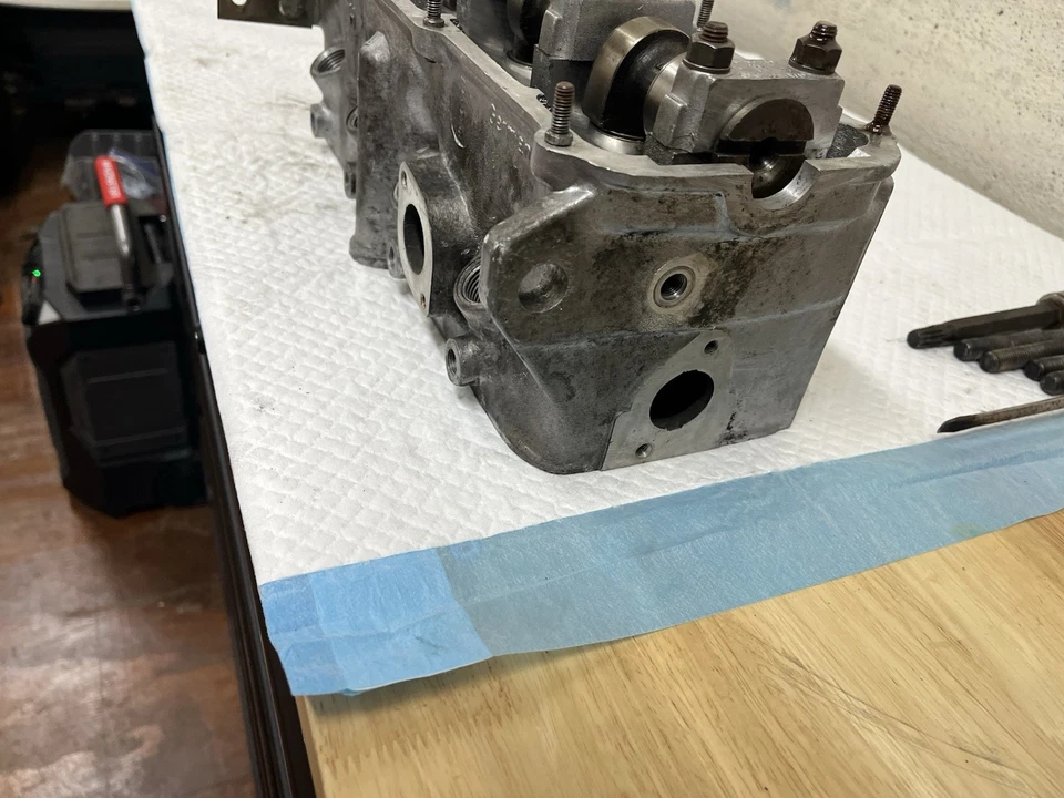 1983 年大众 1.6 非涡轮柴油气缸盖,机器车间工作 — 第 2/4 张图片