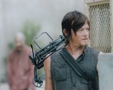 NORMAN REEDUS signed Autogramm 20x25cm THE WALKING DEAD in Person autograph COA