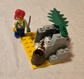 LEGO 6059 Pirates: Skeleton Crew  - 100% w/box & manual