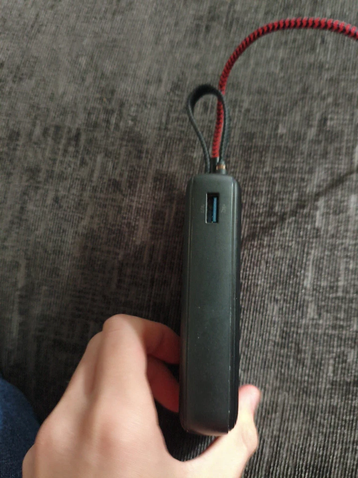 Anker Zolo 10000mAh 30W with built in USB C cable and USB and Usb C port - Image 4 of 4