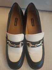 Nine West Two Tone Block Heel Black Body Ivory Vamp Gold Toned Hardware Sz  9.5 