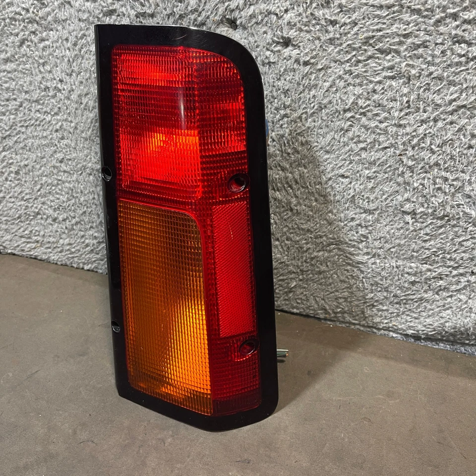 Luz trasera derecha Land Rover Discovery II 2003 2004 OEM **DEFECTO** Foto 3 de 4
