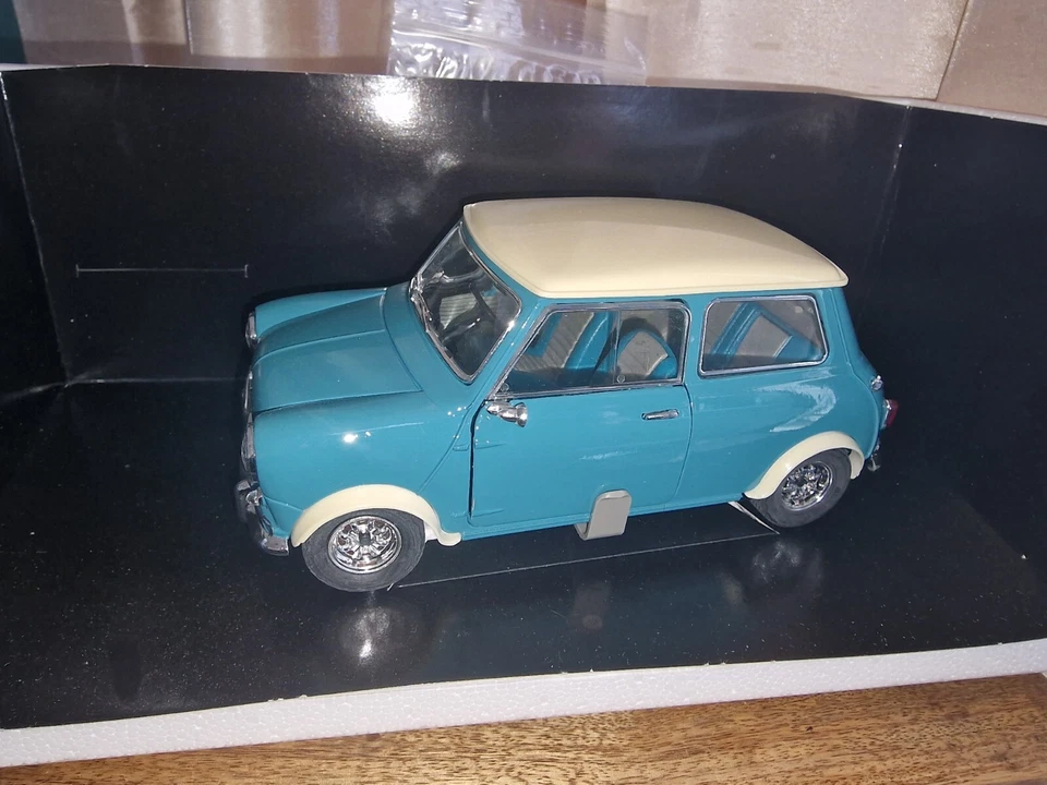Coche fundido a presión SOLIDO Prestige MINI Cooper S AQUA BLUE edición limitada escala 1/18 Foto 2 de 4