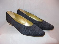Vintage 1970s Ladies Saks Fifth Avenue Navy Gold 1.25" Pump 8B Leather EUC