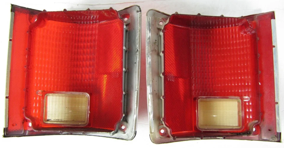 Chevy K5 Blazer Suburban 1973-87 OEM LUZ TRASERA IZQUIERDA DERECHA LENTE Y CARCASA Foto 4 de 4