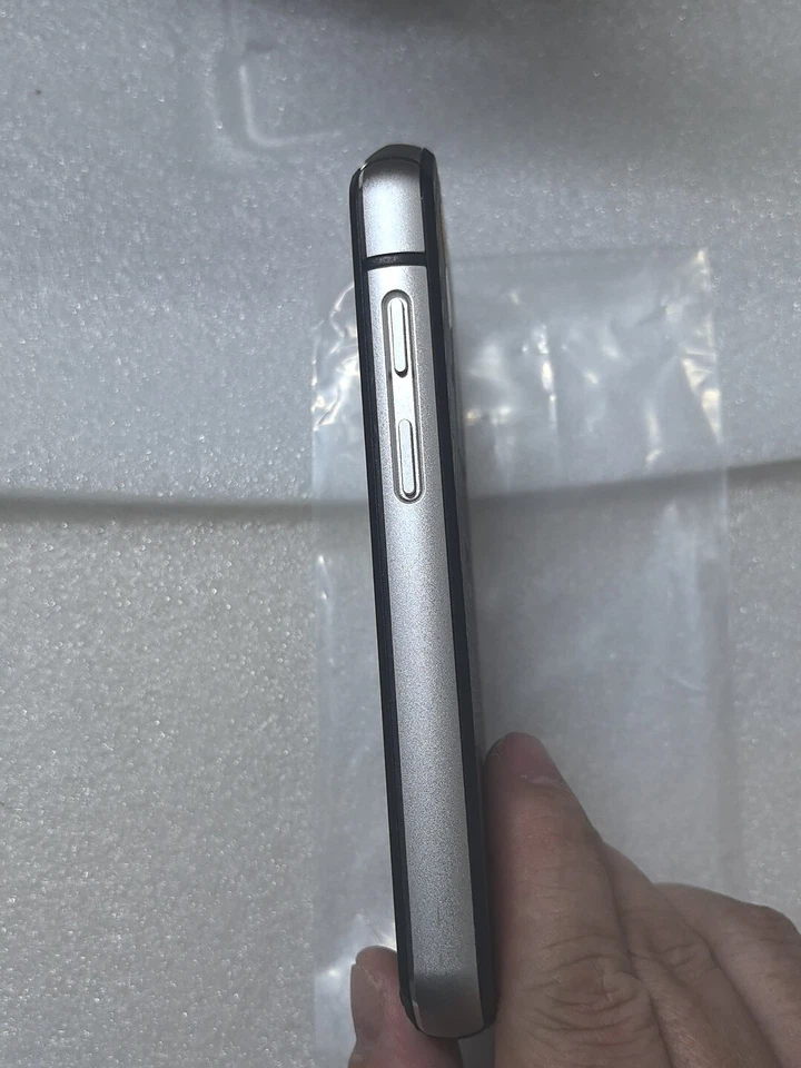 CAT S60 Rugged Waterproof 32GB Smartphone with Integrated FLIR Thermal Camera - Image 4 of 4