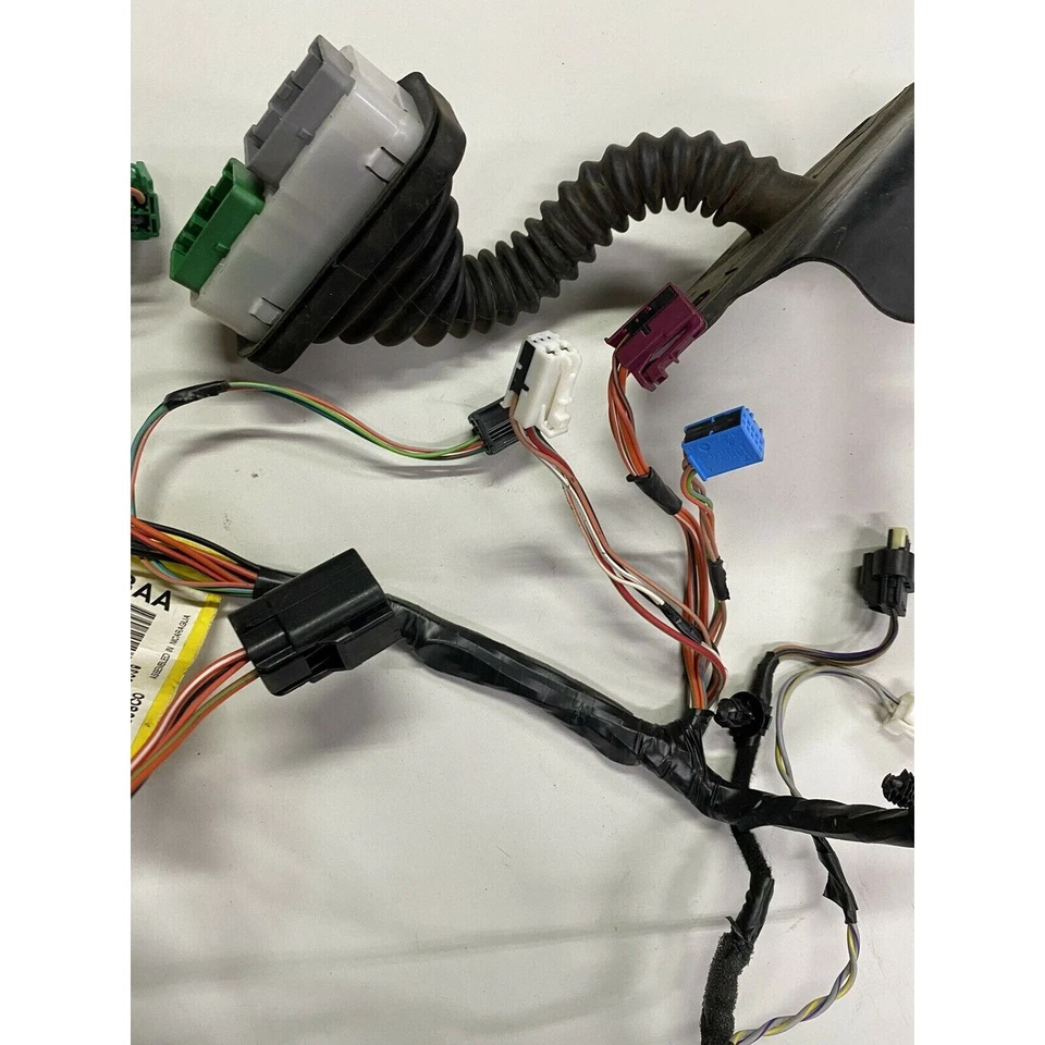 2011 CHRYSLER TOWN & COUNTRY Left Front Door Wire Harness 68139493AA - Image 4 of 4