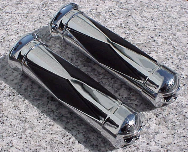 Yamaha V-Star XVS 650 950 1100 1300 Classic Custom Silverado CHROME SKULL GRIPS - Image 2 of 2
