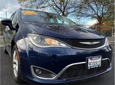 2017 Chrysler Pacifica Touring-L Minivan 4D