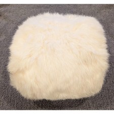 Women  s Ivory/White Faux Fur Hand Warmer Muff Winter Accessory