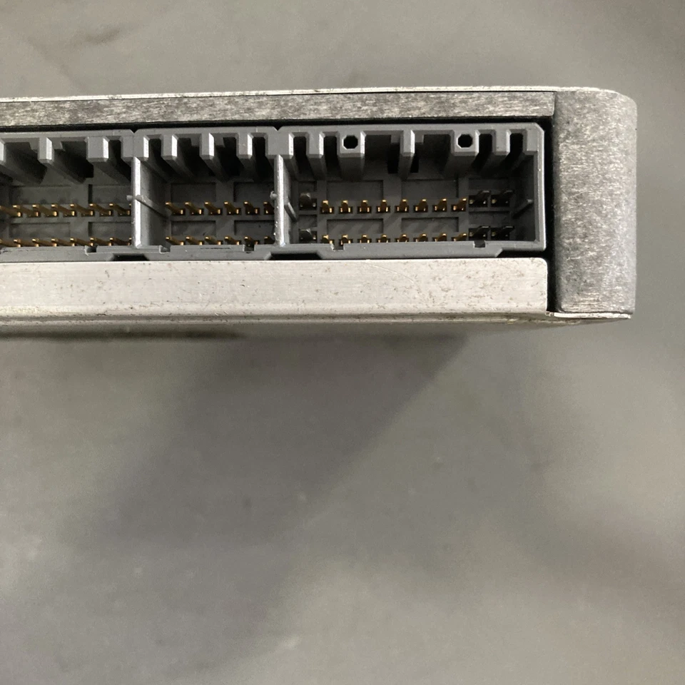 Toyota Camry 1992-1993 ECU/ECM 89661-06021 Foto 3 de 4