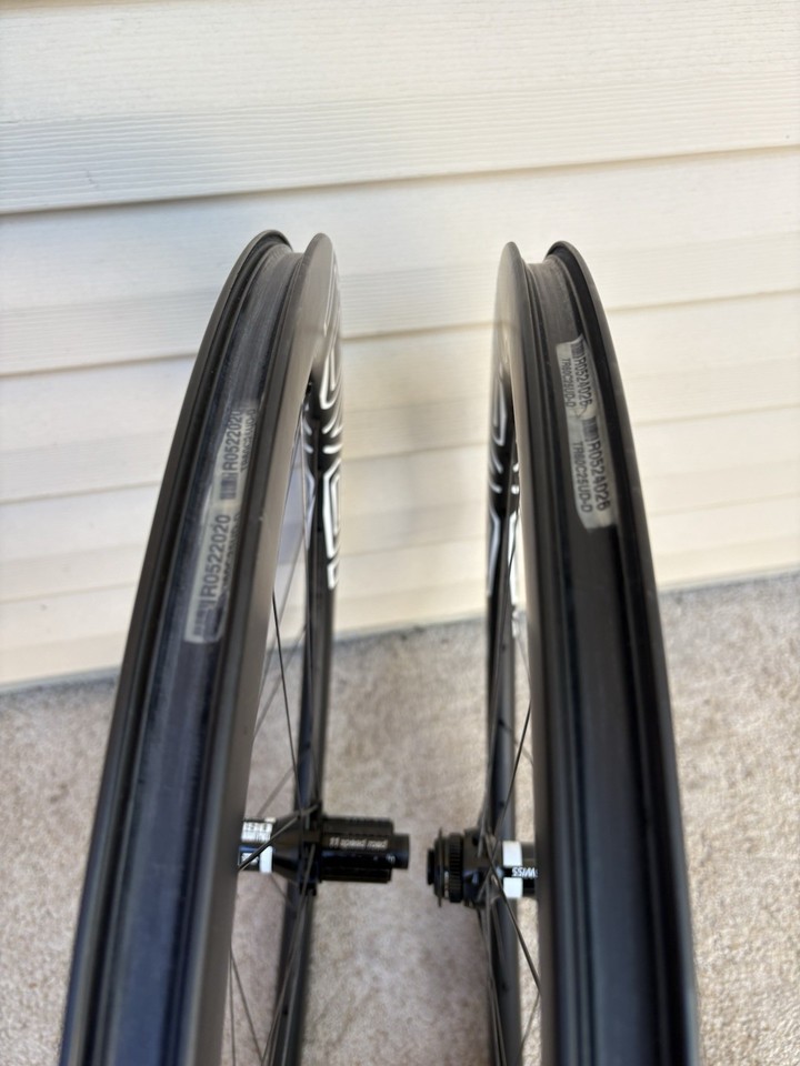 ROVAL (replica) Rims laced with DT Swiss 350 Hubs. Carbon Tubeless disc ...