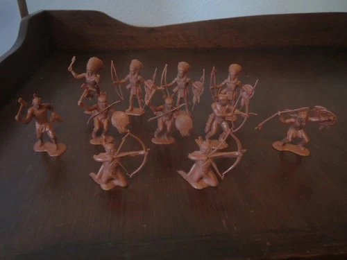 MARX VINTAGE FORT APACHE 54MM INDIANS BUTTERSCOTCH LOT OF 11 Nice
