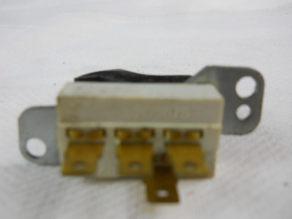 INTERRUPTOR LIMPIAPARABRISAS ESCOTILLA TRASERA DODGE OMNI HORIZON MOPAR 5209875 1979-1985 Foto 2 de 3