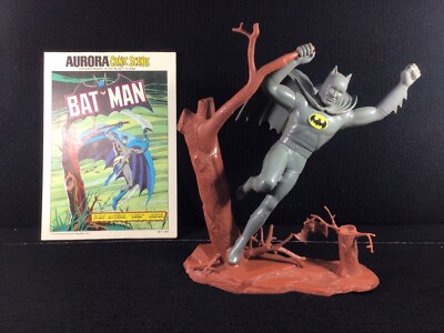  VINTAGE 1974 AURORA BATMAN ACTION DISPLAY ASSEMBLED MODEL KIT W/COMIC DC COMICS