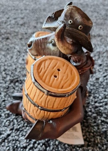 RIVERS EDGE Bull w/ Barrels Salt & Pepper Set, Hand Painted Resin & Ceramic, NEW - Picture 3 of 9