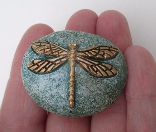 EE4 A gold on green ALWAYS THINK POSITIVE dragonfly stone ganz