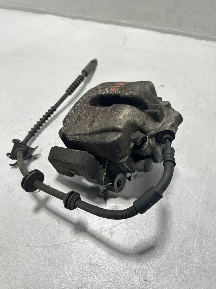 Pinça de freio dianteira direita do lado do passageiro BMW 528XI 2012-2016 FABRICANTE DE EQUIPAMENTO ORIGINAL - Imagem 3 de 4