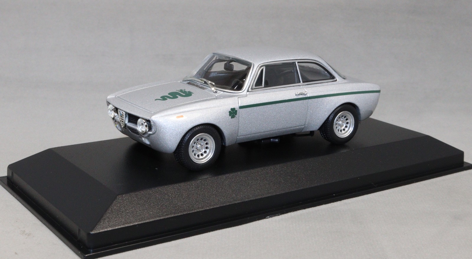 Minichamps Maxichamps Alfa Romeo GTA 1300 Junior in Silver 1968 940120601 1/43