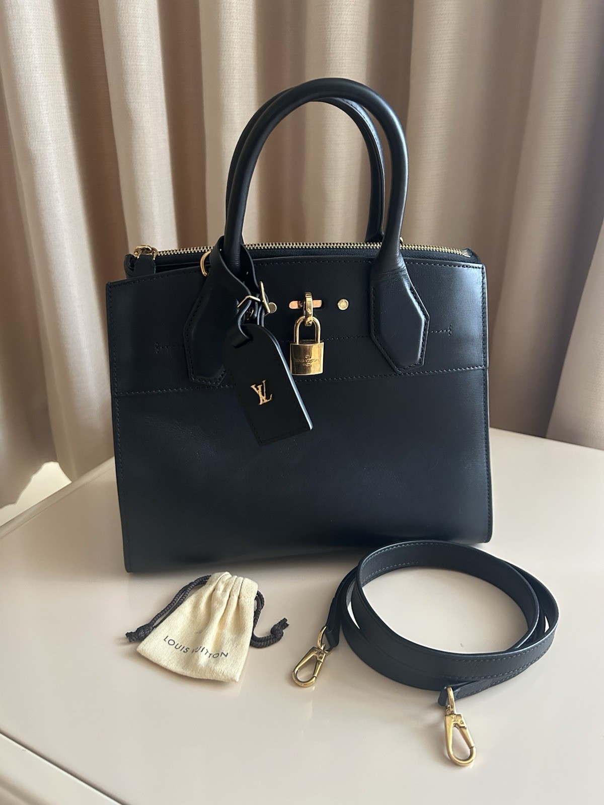 Louis Vuitton Black Leather Handbag Top Handle and detachable shoulder strap 