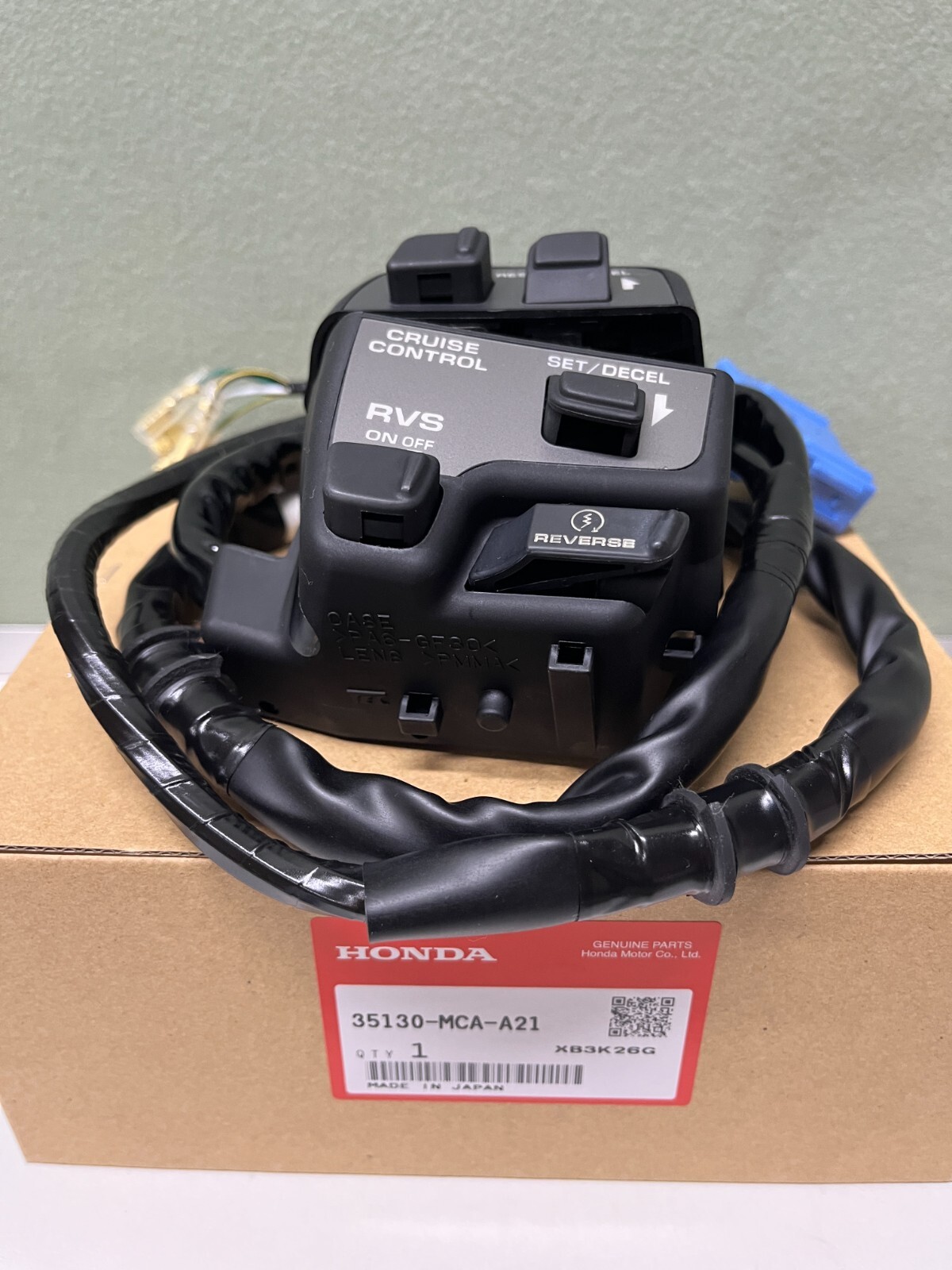 Genuine Honda OEM 2004 Gl1800 Goldwing Right Handlebar Switch for 