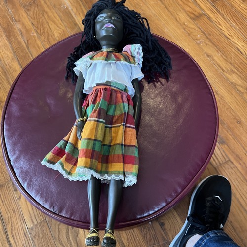Beautiful Synia African Doll 1993 ( 18 inches) - Afbeelding 2 van 3