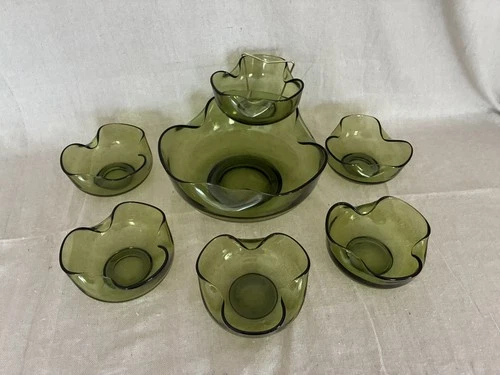 Vintage Anchor Hocking Avocado Green Glass Chip and Dip Scalloped Bowl Set 9.25"