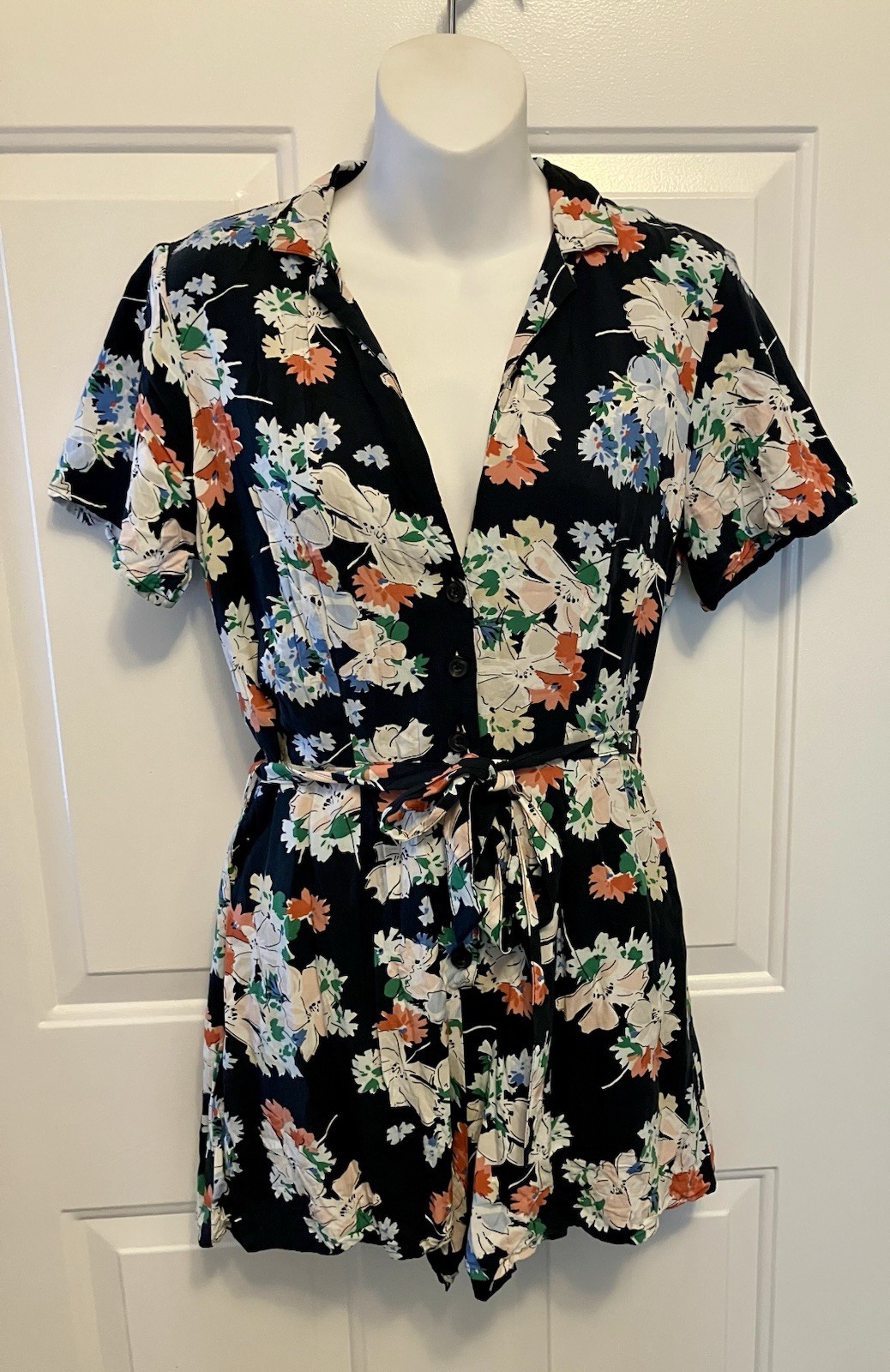 Abercrombie & Fitch Size Small Women’s Shorts Romper Floral Navy Blue