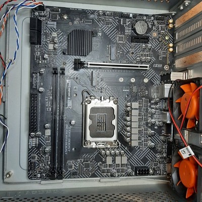 MSI Pro H610M-B+OVP+ Thermaltake LAN BOX LITE+ Netzteil