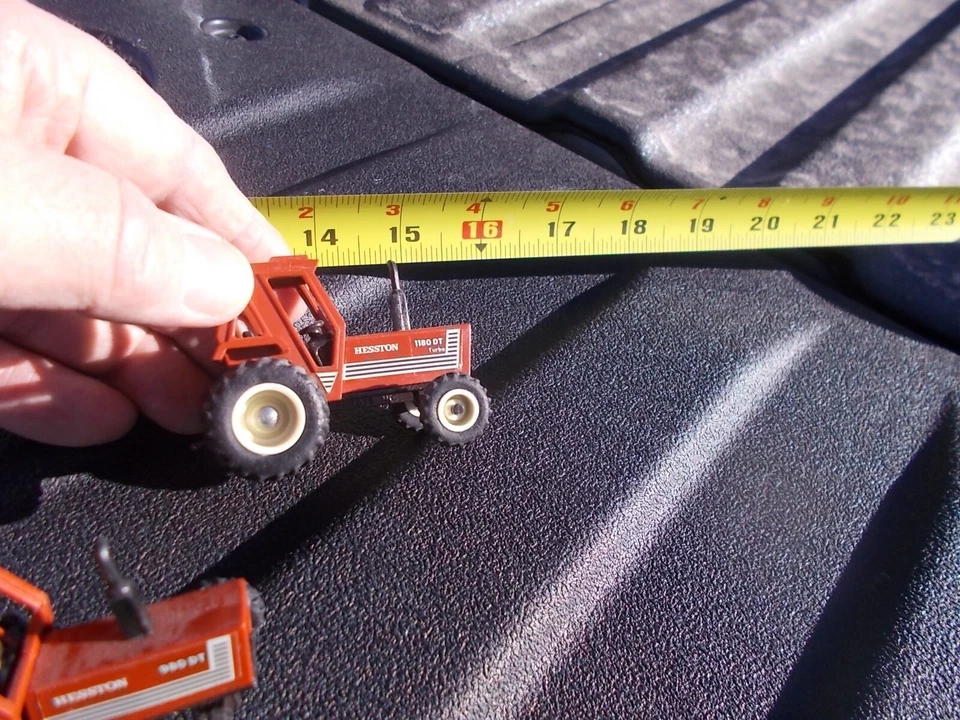 Pair Hesston  Tractors 980DT    1180DT tractor     1/64 Scale. - Image 3 of 4