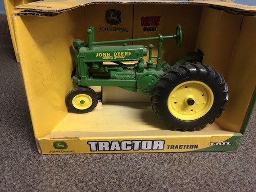 Vintage John Deere 1/16 Tractor/ Flare Box Wagon New In Box - Picture 6 of 11