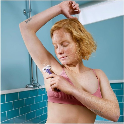 Navaja Gillette Venus Deluxe Smooth Swirl para mujer + 3 recambios de hoja de afeitar - Imagen 2 de 6