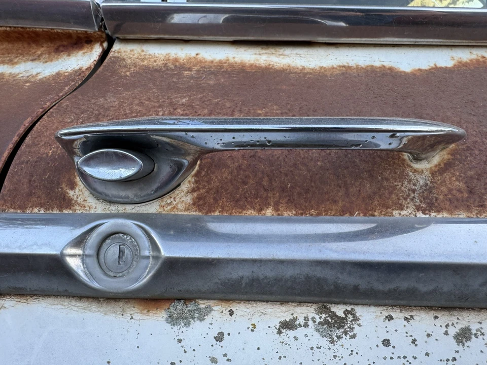 Buick LeSabre Invicta Wildcat Electra 1959 1960 manija exterior puerta pasajero Foto 3 de 3