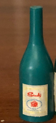 Vintage Pedigree Sindy Szene Setter: Weinflasche