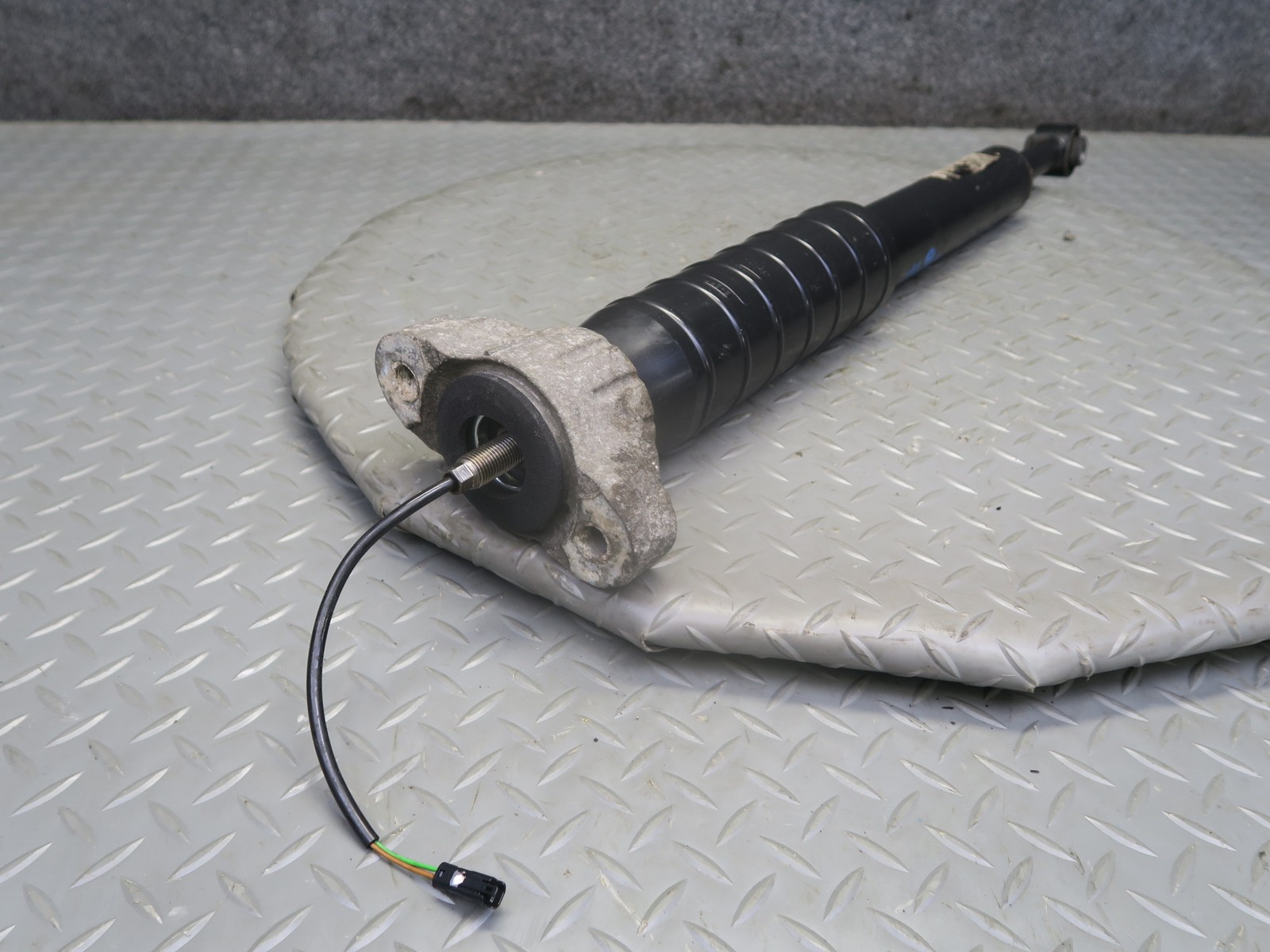 2017-2020 MASERATI LEVANTE M161 AWD REAR RIGHT AIR STRUT SHOCK ABSORBER