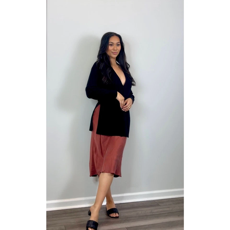 Theory Cardigan 黑色 P 码/小号长线纽扣前羊毛羊绒  — 第 2/4 张图片