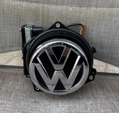 VOLKSWAGEN 2012-2020 GOLF MK7 HATCHBACK GENUINE REAR CAMERA BOOT LATCH & BADGE!!