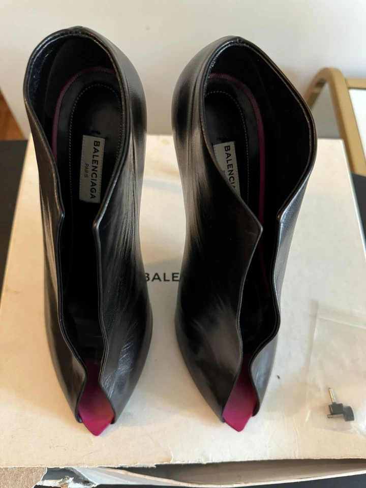 BALENCIAGA PARIS Womens Deep-V Cut Peep Toe High Heel black Bootie Pumps US 39 - Image 2 of 4