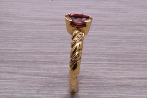 Rhodolite Garnet Gemstone set Yellow Gold Ring - Picture 8 of 9
