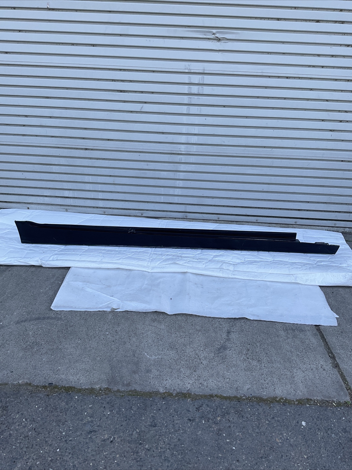 06-10 Bentley Flying Spur  Right Side Skirt Roker Molding OEM