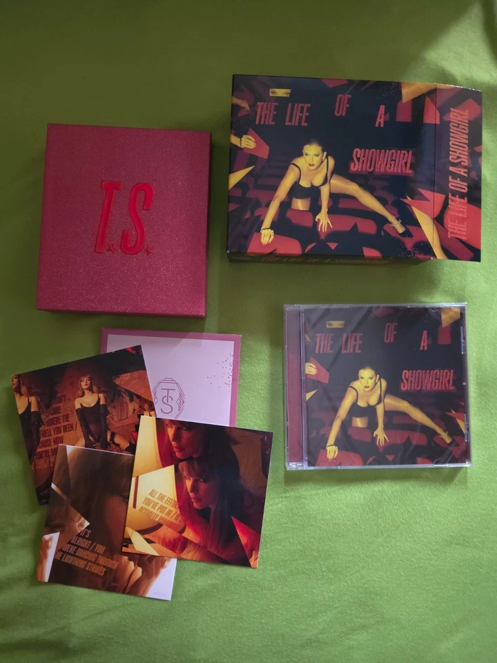 Taylor Swift CD The Life of a Showgirl Limited Edition inkl. Herzanhänger OVP - Bild 4 von 4