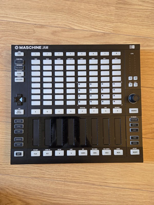 Maschine JAM NI Controller mit Schutzabdeckung - MIDI Musikproduktion