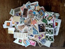 Francobolli Lotto Misto 75 Grammi Su Frammento e Non 