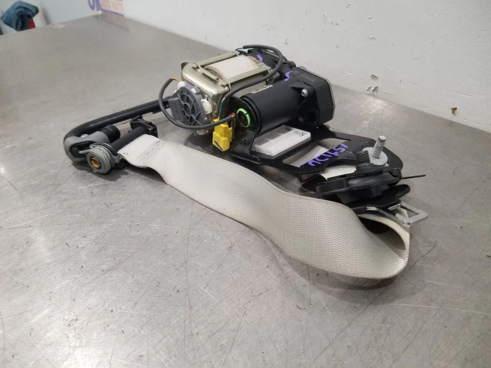 16 MERCEDES BENZ AMG C63S W205 SEAT BELT RETRACTOR FRONT LEFT DRIVER SILVER Foto 3 de 4