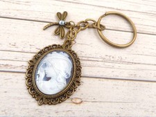 Edler Schlüsselanhänger mit Kamee Motiv  bronzefarben Geschenkidee für sie