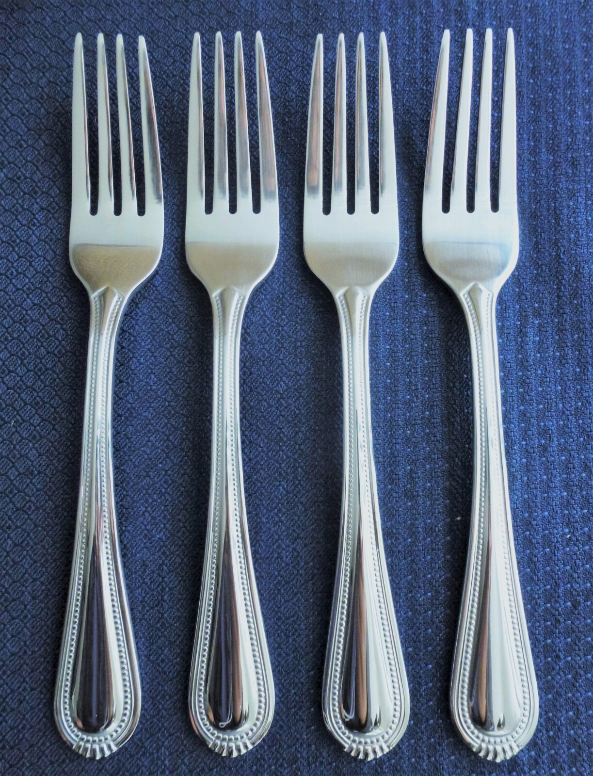 New Oneida COUNTESS Glossy Set of 4 Dinner Forks Stainless Flatware (7